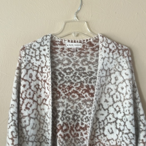Knox Rose Poncho Style Sweater Leopard Print Sleeveless Size Extra Small Tassels - Picture 2 of 16